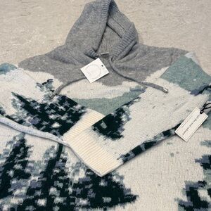 cupcakes & cashmere Light Gray and green hooded Sweater